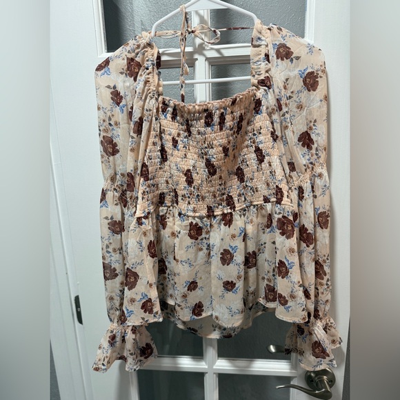 Francesca’s Lyla Key Hole Cinched Blouse - Picture 8 of 9